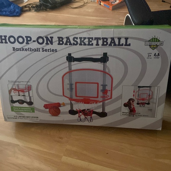 Back of the door basketball net, comes complete ball and pump included - Picture 1 of 5